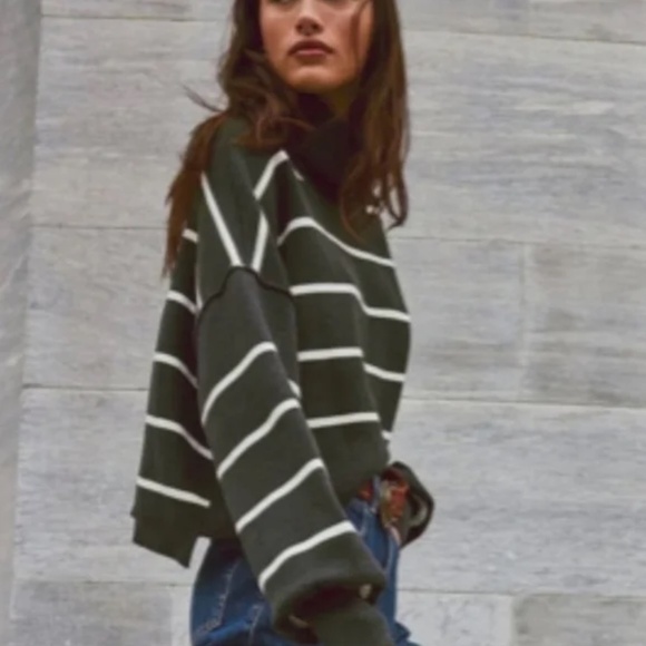 Free People Striped Oversized Cropped Paulie Turtleneck Sweater Size XS - Picture 3 of 5